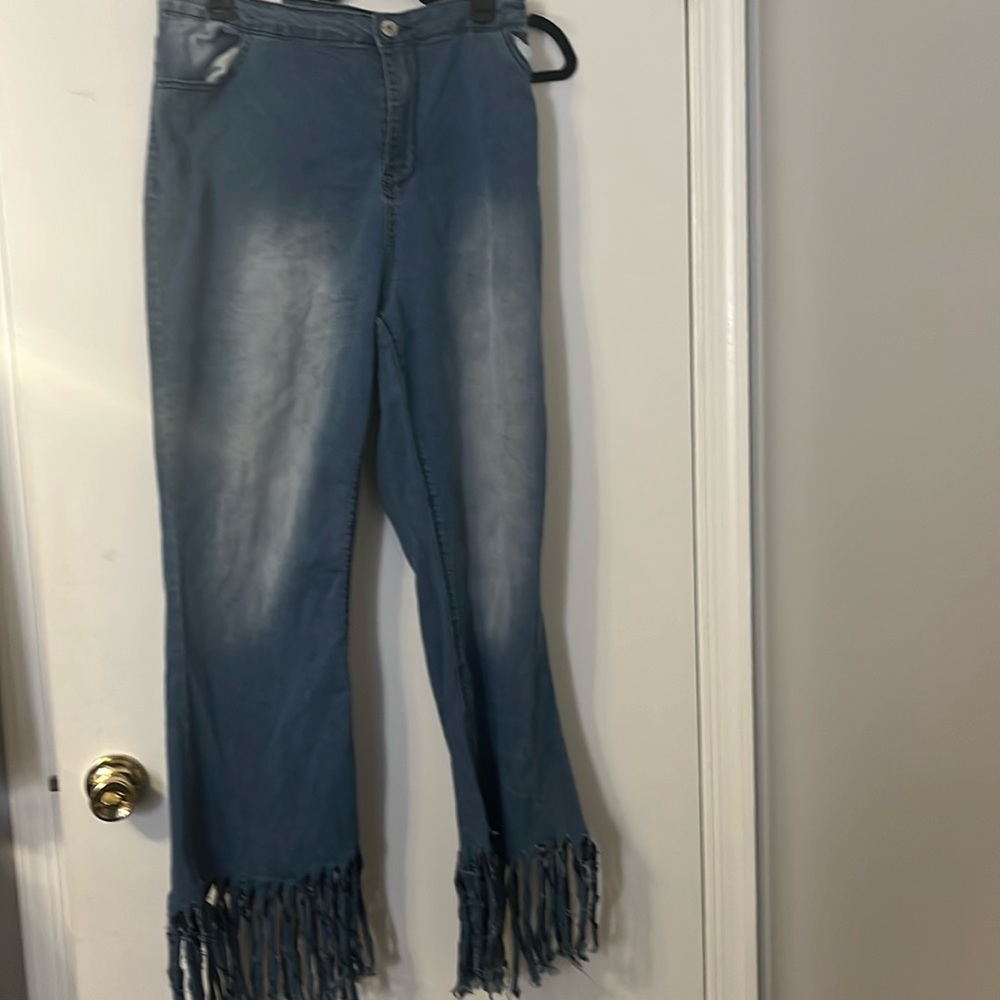 Almost Famous Distressed Jeans  size 20